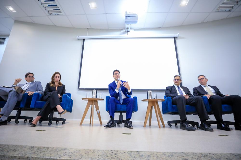 Capa da notícia: Projeto 'Elas conversam sobre a Reforma Tributária' estreia na Escola de Governo